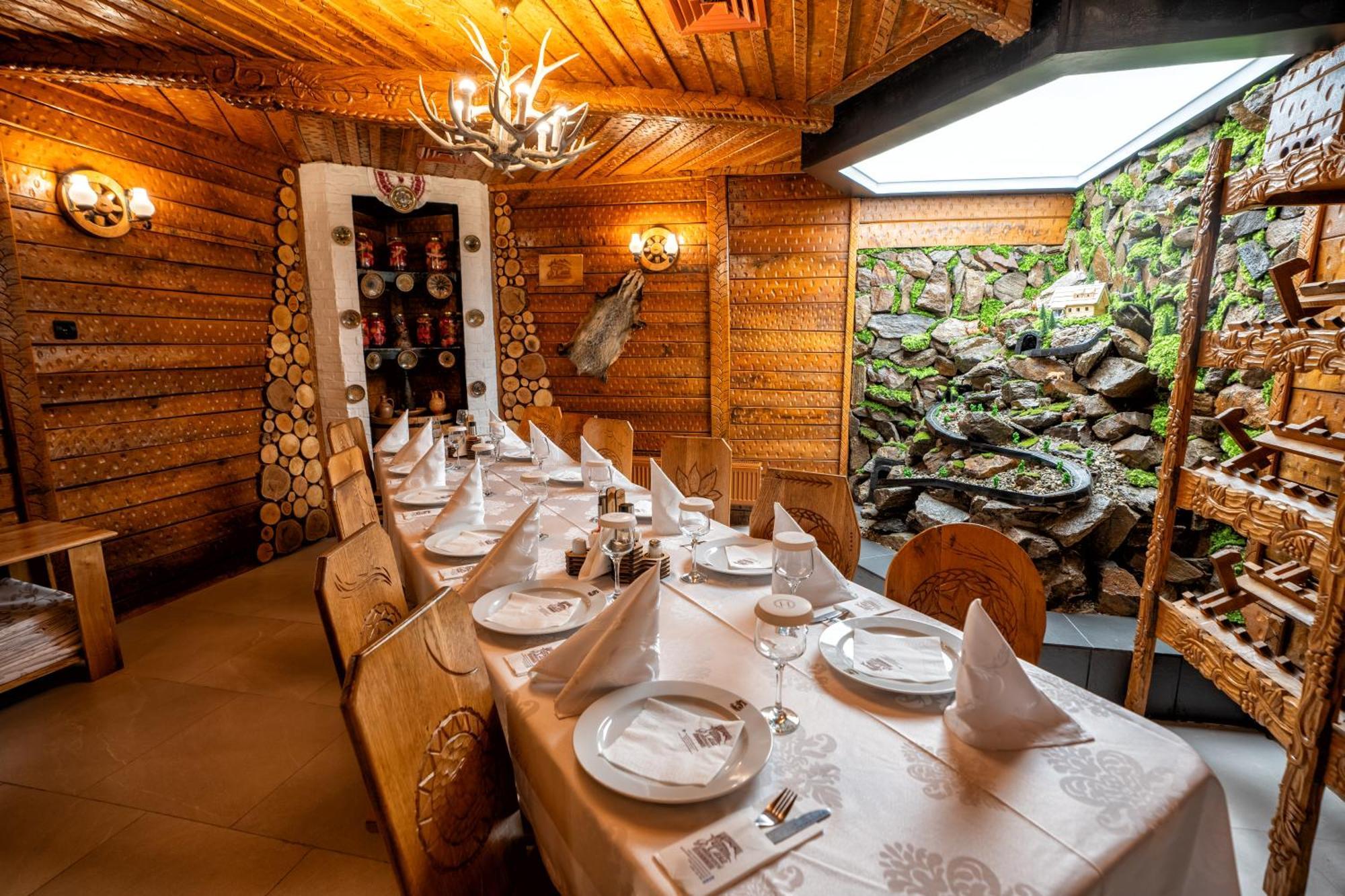 Complex Turistic Casa Romaneasca คาลิมาเนช ภายนอก รูปภาพ